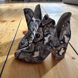Steve Madden booties size 7.5